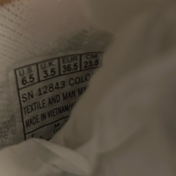 NWT Skechers 6.5 Salutations Women's White Silver Slip-On Sneakers - Picture 2 of 4